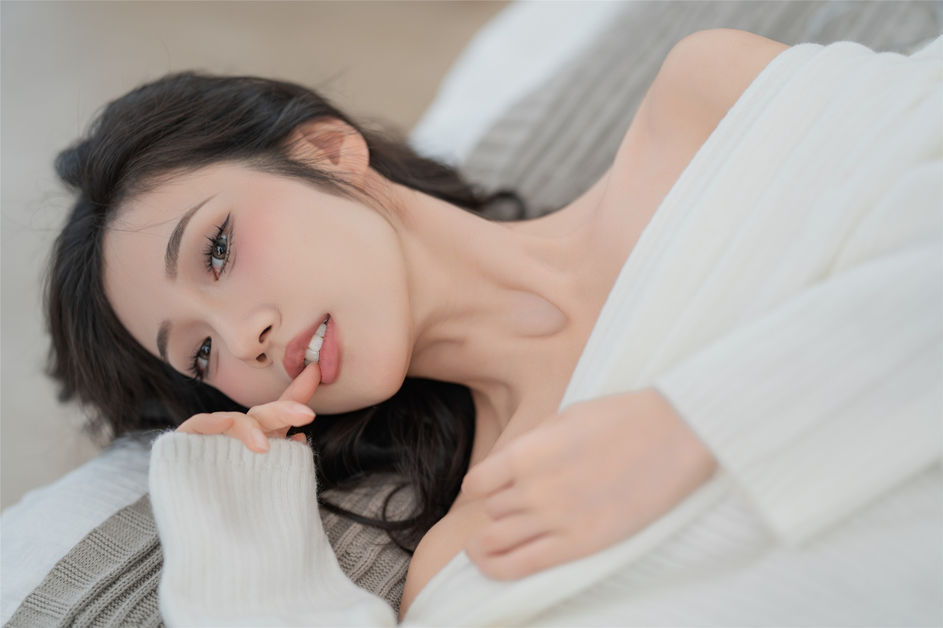 YITUYU艺图语 2025.01.19 白色毛衣 o1ne万